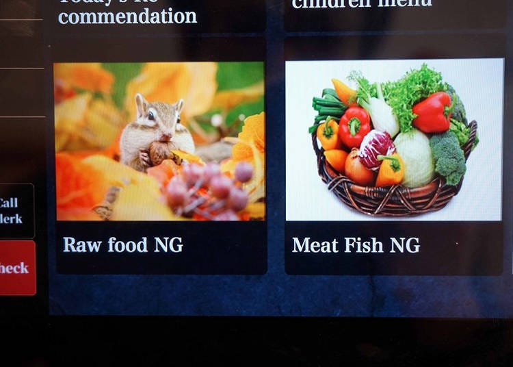 You can browse from the touch panel dishes ranging from meat to fish, as well as vegetarian ones.