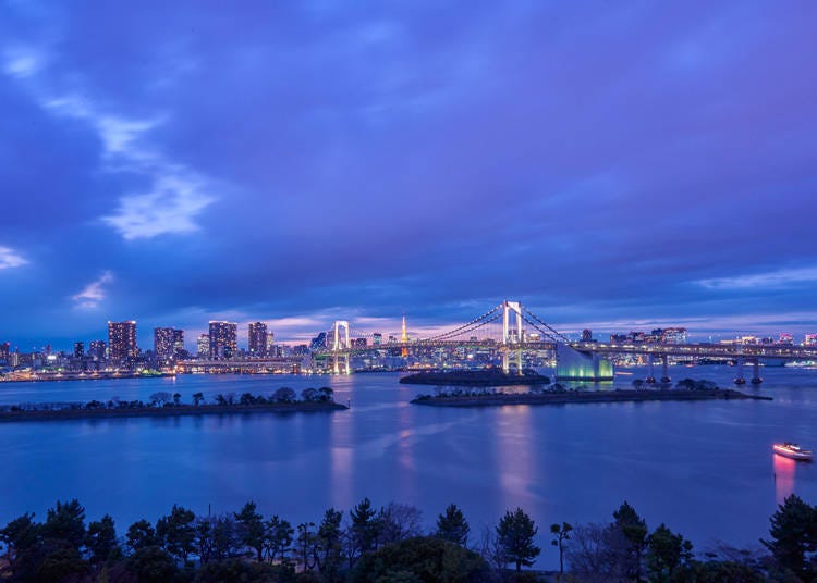 从东京御台场希尔顿酒店所望见的夜景