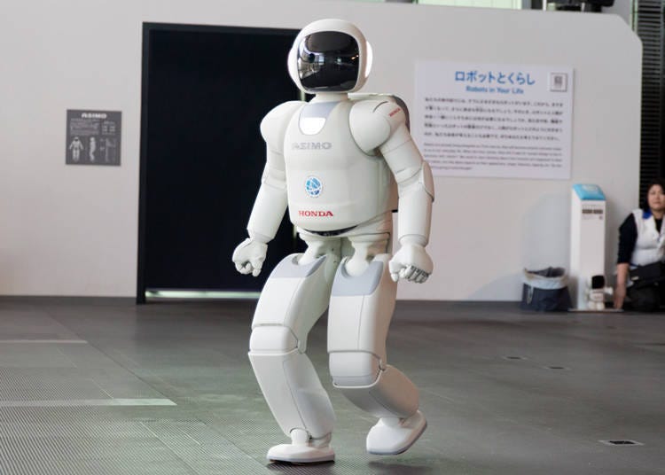 人形机器人ASIMO的实际表演