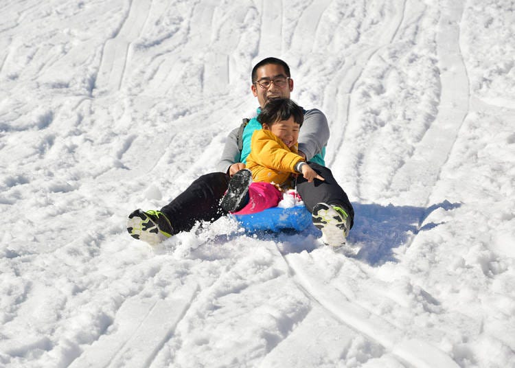 還有滑雪橇用的坡道，很適合家長帶自家小朋友來玩