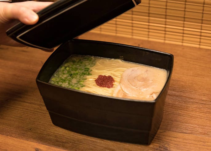 銀座一蘭 の銀座重箱を味わったら 一蘭が日本人に支持されるワケが見えてきた Live Japan 日本の旅行 観光 体験ガイド