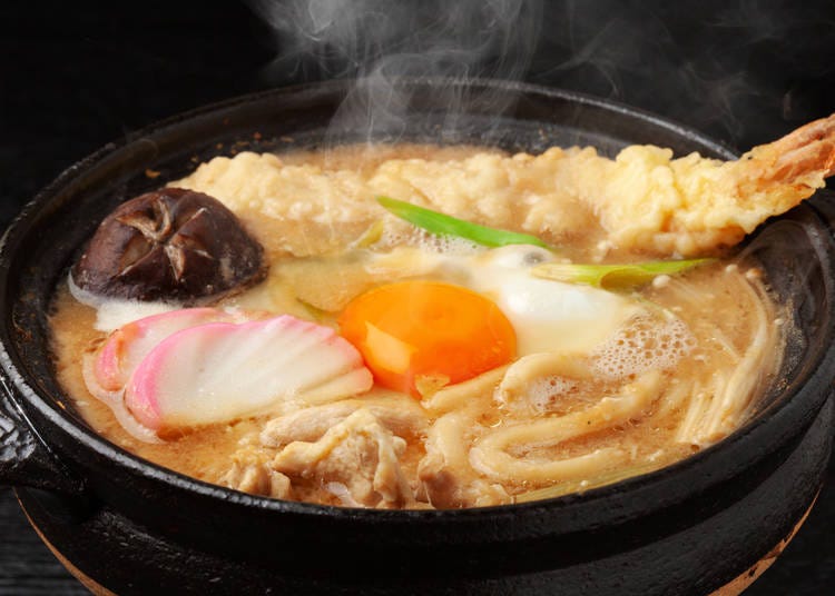 関西風のお出汁がしみる、鍋焼きうどん
