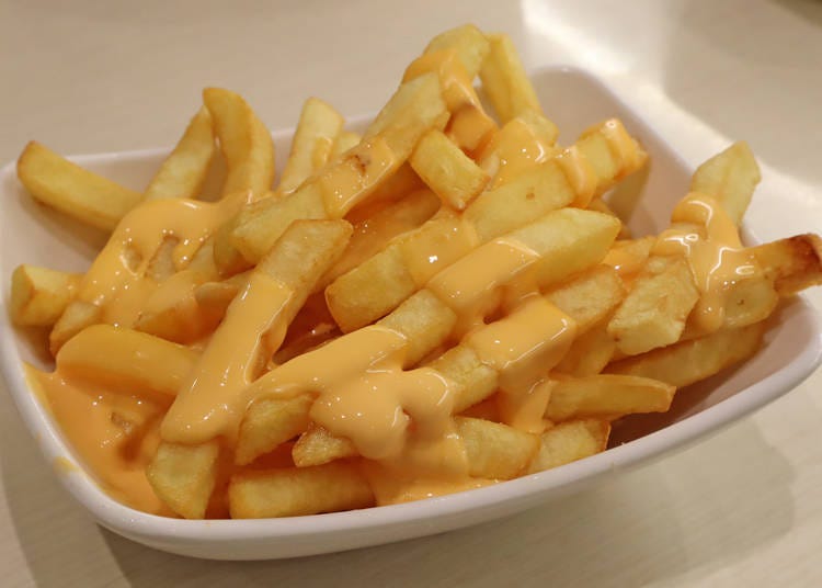 Side dishes that caught Timothy's interest #2: Large Cheesy Fries (240 yen, tax not included)