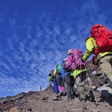 富士登山パーフェクトガイド！2025年の最新情報、登山情報、服装、持ち物、安全対策、アクセス、観光情報もご紹介