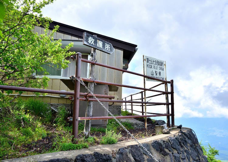 富士登山吉田路線七合目風景　夏山診療所　圖片來源：PIXTA