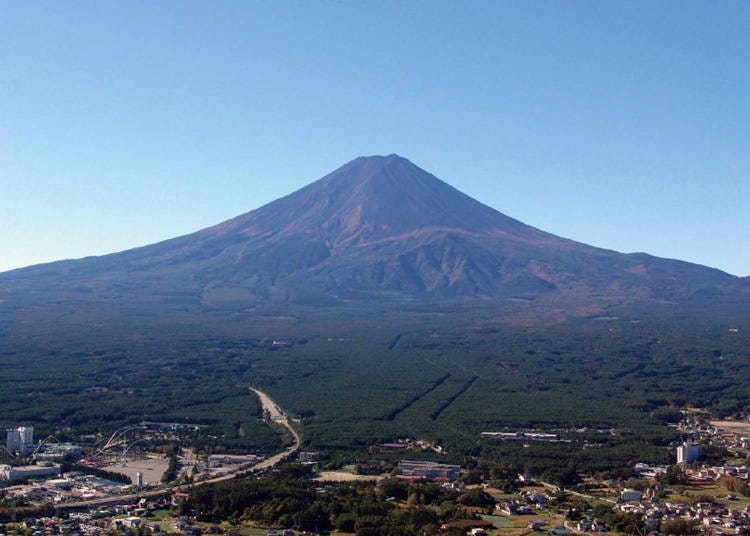 7. 展望広場から富士山が見られる「天上山公園」