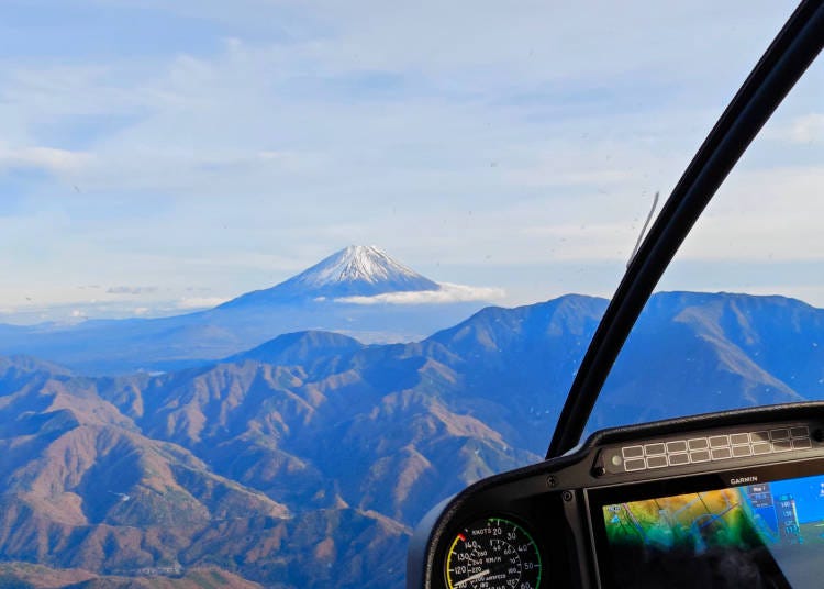 ヘリコプターなら短時間で富士山まで
