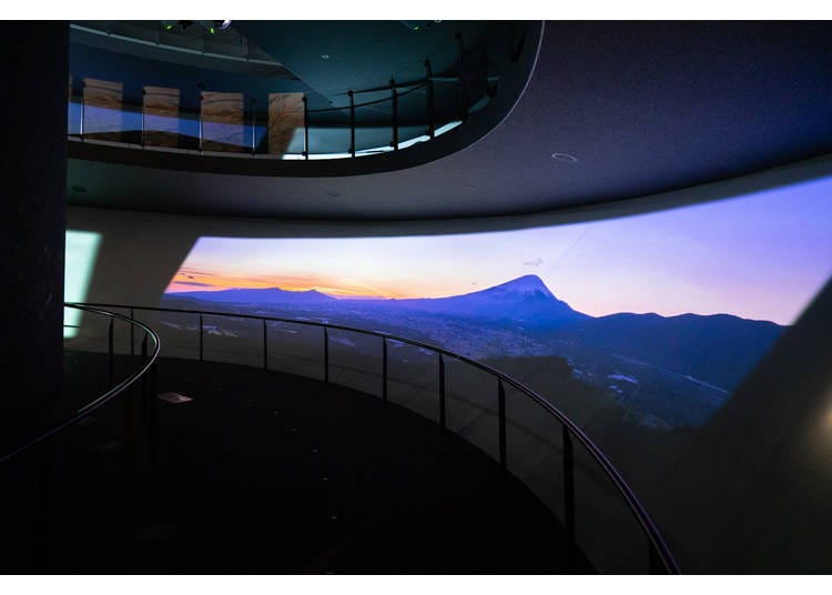 到富士山世界遺產中心裡的「攀登參拜之山」模擬富士登山心境