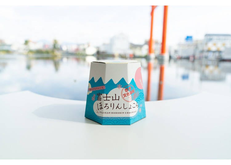 「富士山ほろりんしょこら」（1箱648円・税込）。メーカー：ワイエムカンパニー