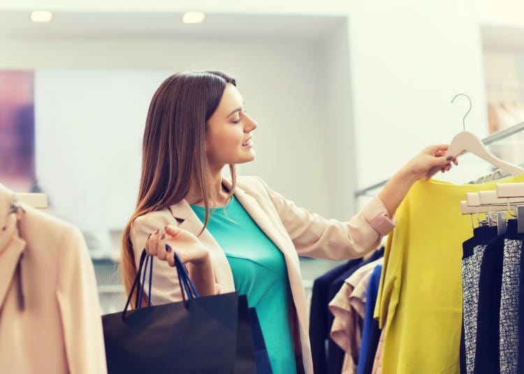 洋服屋さんのスタッフはまるで背後霊みたい……。