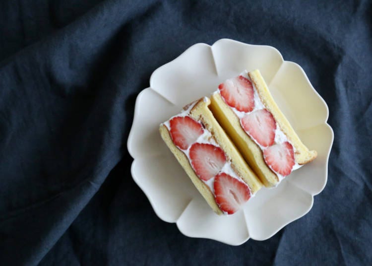 Strawberries and cream sandwiches are weirdly good!