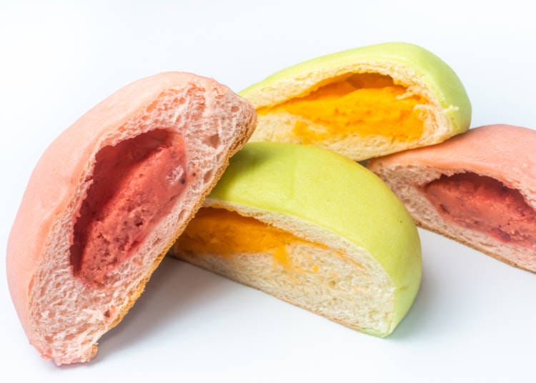Filled melon pan comes in all different flavors!