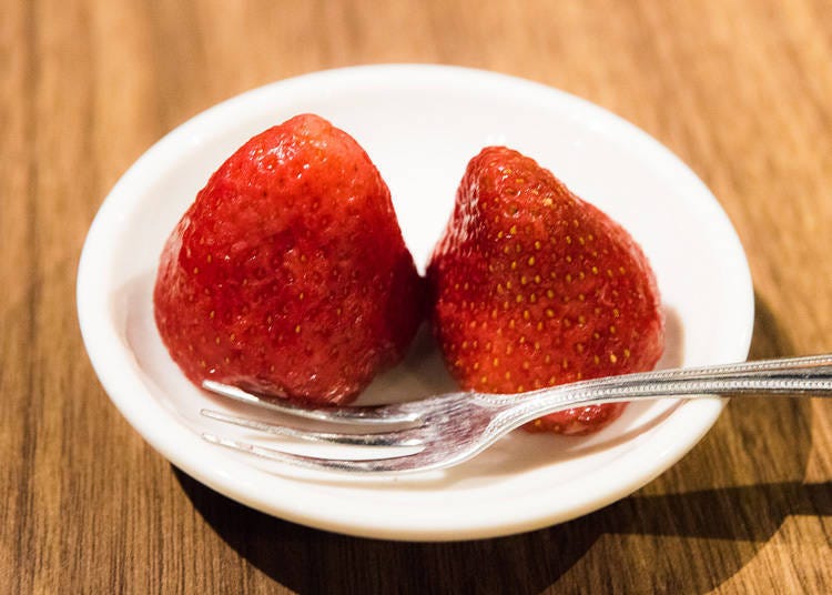最後提供的甜點「冰霜煉乳草莓」