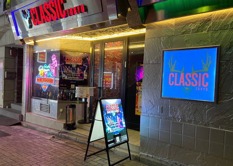 1. Classic Tokyo: Cheerful spot with live DJ performances and professional pole dancing