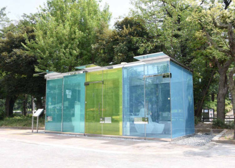 17. スケルトンの透明トイレなど、渋谷区に新設置された公共トイレ