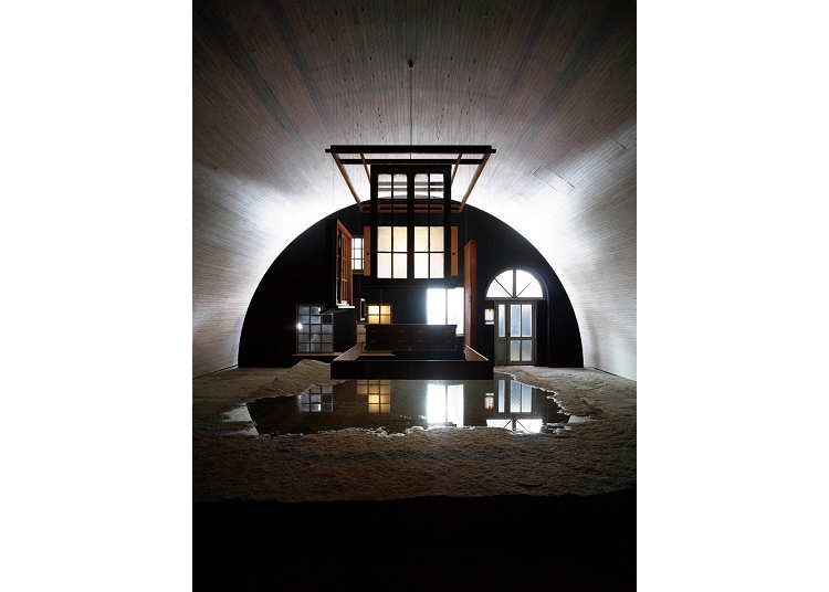 Yukinori Yanagi “Hero Dry Cell/Solar Rock”(2008) Photo:Daici Ano The artwork questions modern Japanese society and its future orientation.