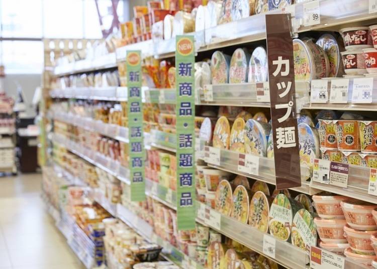 選び方のコツ①カップ麺売り場の中で多くの面積を確保しているものは安定の人気商品