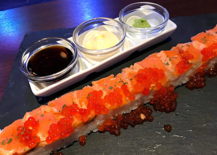 「炙燒鮭魚＆鮭魚卵壽司」（含稅1500日圓）