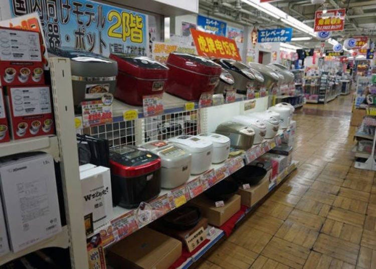 Bewildering array of rice cookers and electric pots that are also popular among foreign tourists