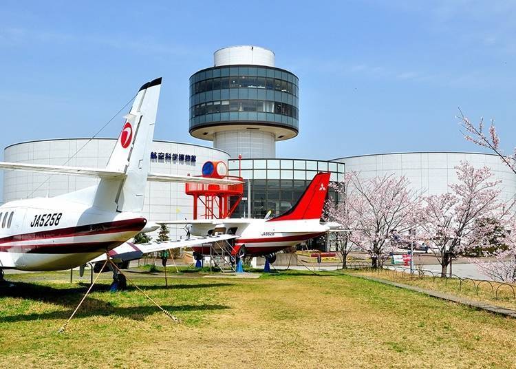 ③일본 항공기의 매력을 체험할 수 있는 ‘항공 과학 박물관’과 ‘비행기 언덕’