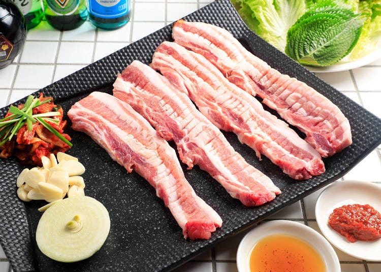 使用非冷凍千葉縣銘柄豬Chiba The Pork的「韓式豬五花」，烤熟後包上生菜一起吃最對味