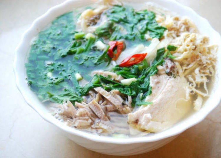 ベトナムのヘルシーなスープは鶏のうまみたっぷり
