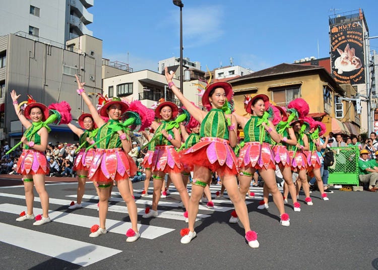 Despite the hot sun, performances are fun and lively (Photo provided by Asakusa Samba Carnival Executive Committee)
