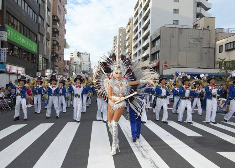 The S1 League can be a team of up to 300 participants! (Photo provided by Asakusa Samba Carnival Executive Committee)