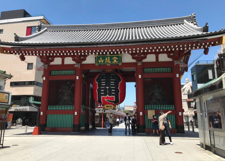 Recommendation 3: Catching sight of the Kaminarimon gate and omikoshi together
