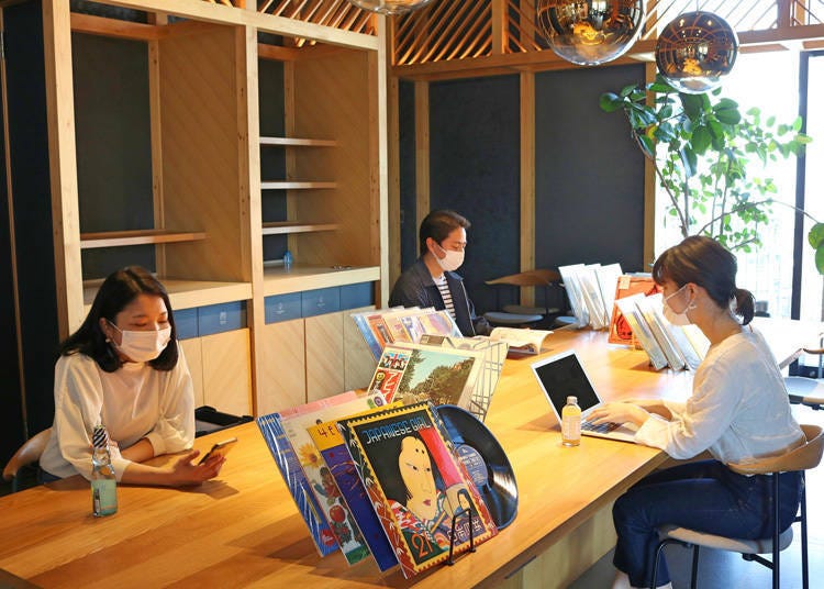 A scene at Hoshino Resorts OMO5 Tokyo Otsuka, where seating is available with extra spacing.