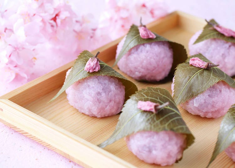 Sakura mocha is a type of confectionary made of sweet rice.