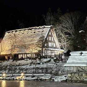 Spesial! Tur Bus 2H1M Iluminasi Musim Dingin Shirakawago dan Hida No Sato
Detail & Pemesanan ▶
(Gambar/Mitra Tiket: Klook)