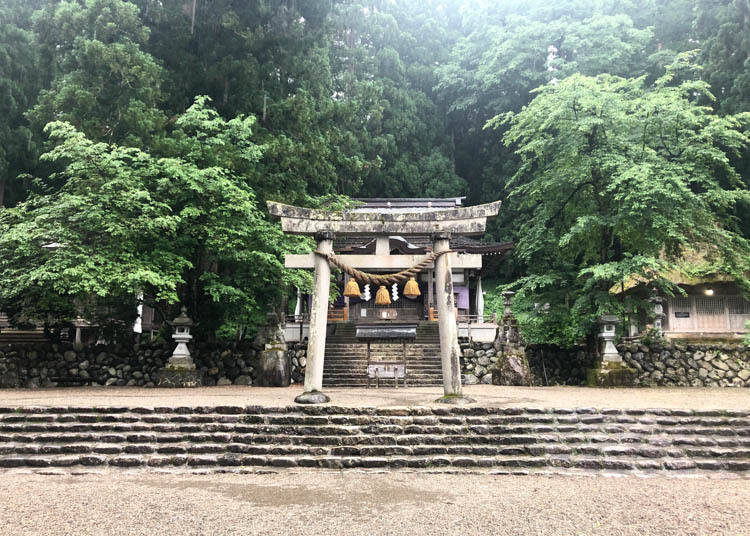 白川乡景点④主办著名奇祭「浊酒祭」的「白川八幡宫」