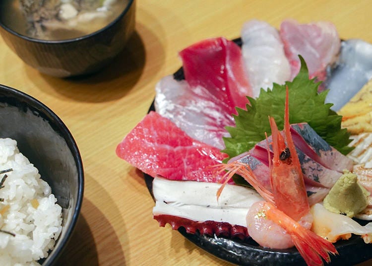 「IKI IKI亭丼」附贈的味噌湯美味度完全不輸海鮮丼，一喝就感覺整個人都暖了起來，順道也能從另一種形式來品嚐金澤的魚介