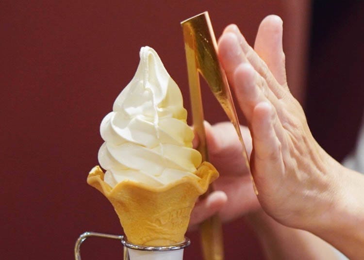 Don’t miss the moment they put the leaf on your ice cream!
