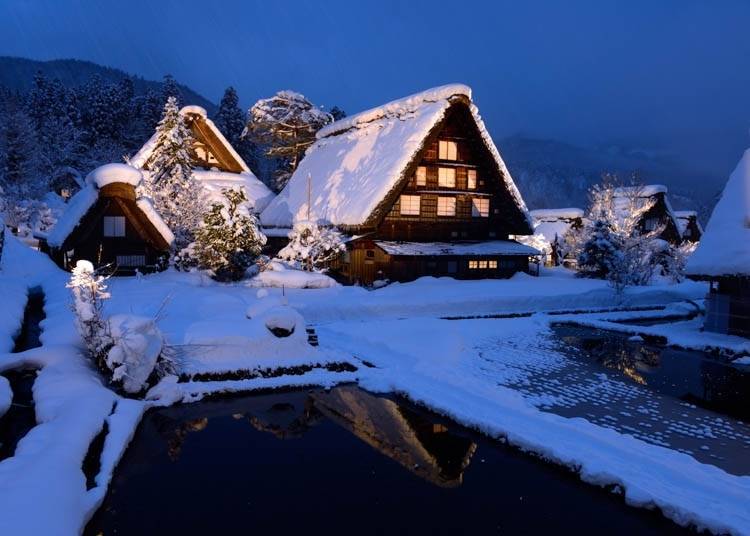 Winter illumination (Photo Courtesy of Shirakawa Village Office, Gifu Prefecture)