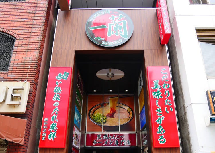 "Ichiran Ueno Okachimachi Store" is located on the 1st and 2nd floors, with the 1st floor serving as a souvenir shop and the 2nd floor serving as the restaurant.