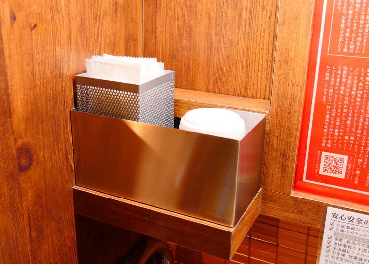 Normally, multiple cups are stacked, but to prevent the spread of coronavirus, only one disinfected cup is put in place just before the customer takes their sea