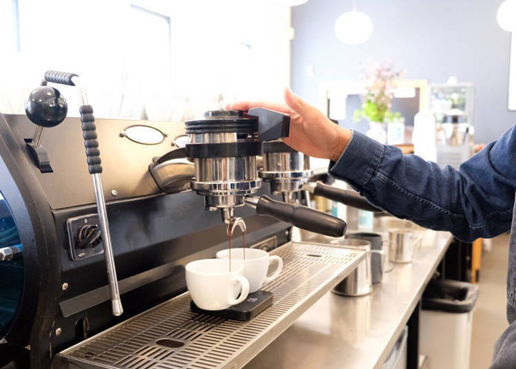 接下來嚐嚐丹麥第一名的松井先生沖泡的咖啡