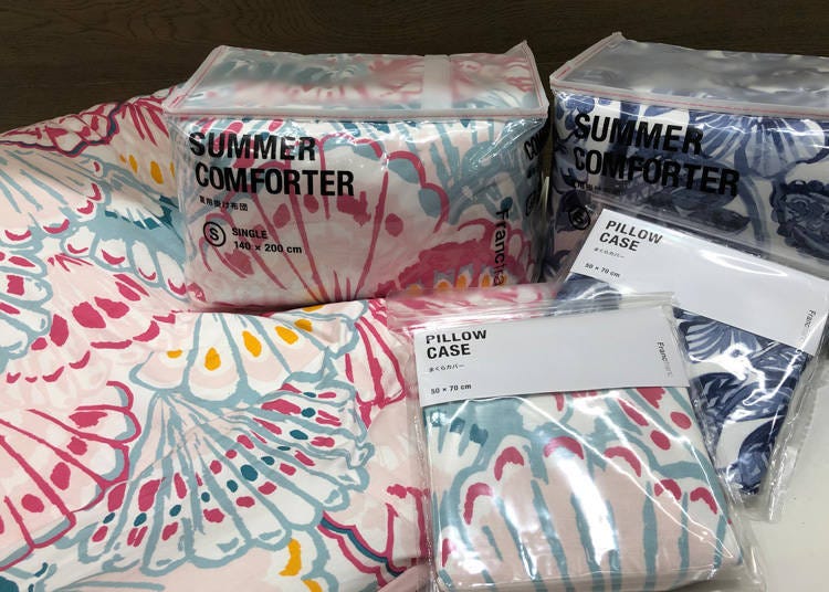 Cool-sensing Fuwaro Comforter (6300 yen) and Fuwaro Pillowcase (1600 yen)