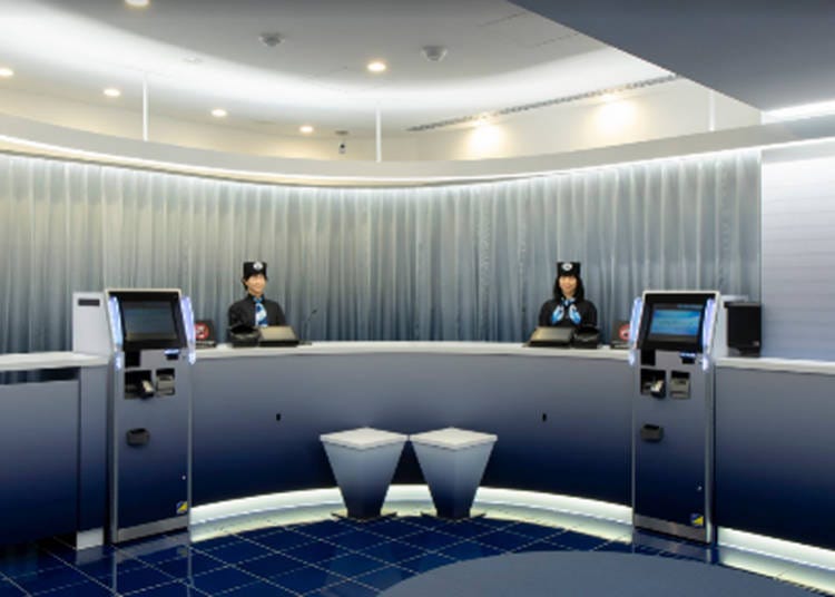 「Henn na Hotel東京 淺草橋」的人型機器人Check In