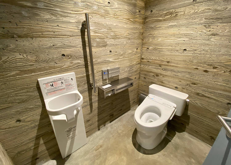 Inside the toilet at Ebisu Park (Courtesy of Nippon Foundation)