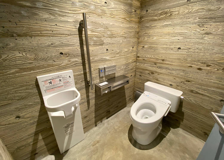 恵比寿公園のトイレ内の様子（提供：日本財団）