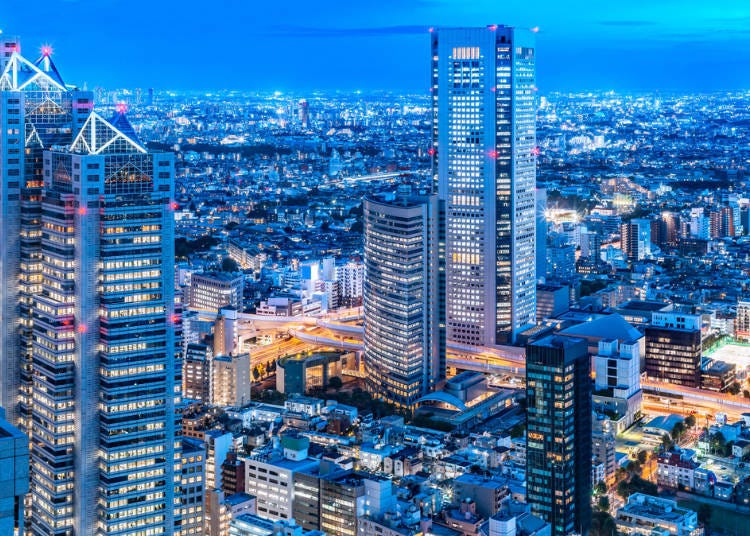 Shimmering Nightscape: Enjoy Shinjuku's Dazzling Evening Lights and Skyline Views