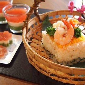 Hinasushi (Self-Service Sushi)
Details & Bookings ▶
(Photo: Klook)