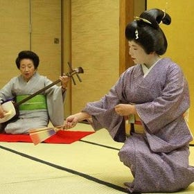 Authentic Geisha Performance with Kaiseki Dinner in Tokyo
Details & Bookings ▶
(Photo: Viator)
