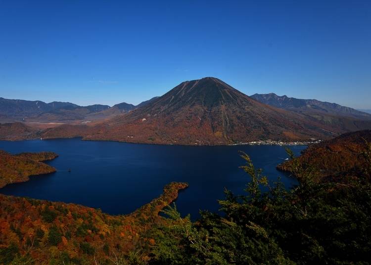 中禅寺湖（東武鉄道利用で行ける観光スポットの一例）