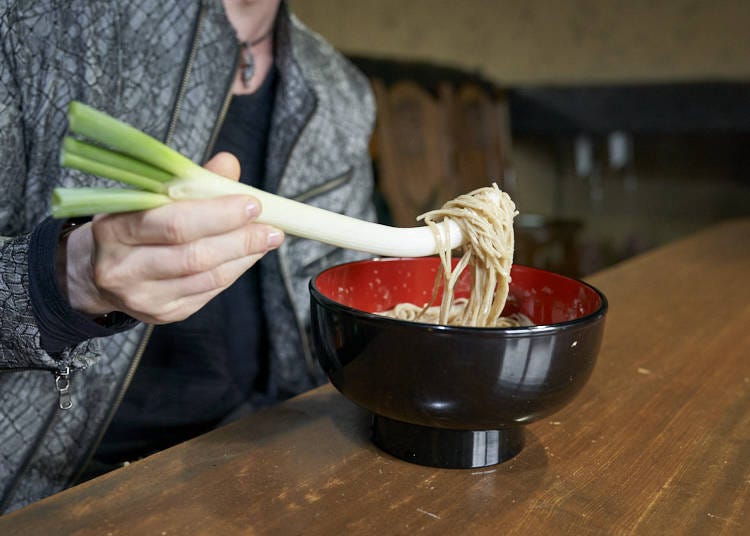 ネギを使って蕎麦を食べるのは、慣れてしまえば、びっくりするほど簡単