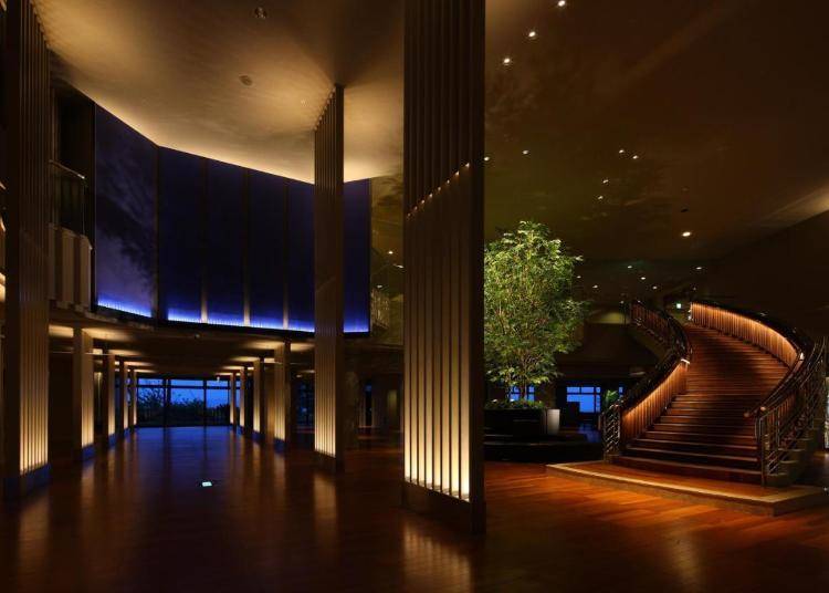 The fancy front lobby exudes luxury! (Image: Booking.com)