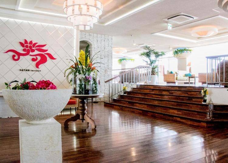Have you ever seen a hotel lobby so bright? (Image: Booking.com)